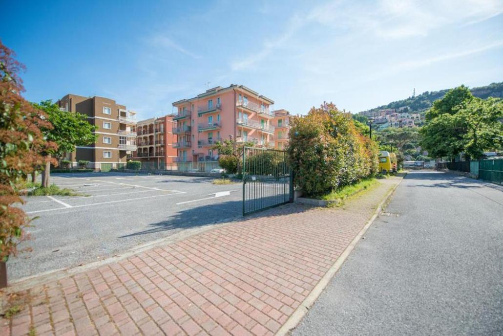 Babyaccomodation Family Bright Pietra Ligure Extérieur photo